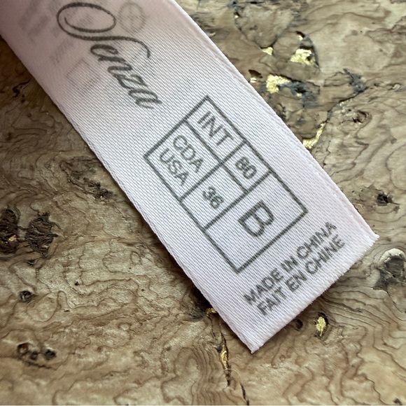 Super Cute Printed Bra/New Clinique Make Up Bag - Picture 2 of 4